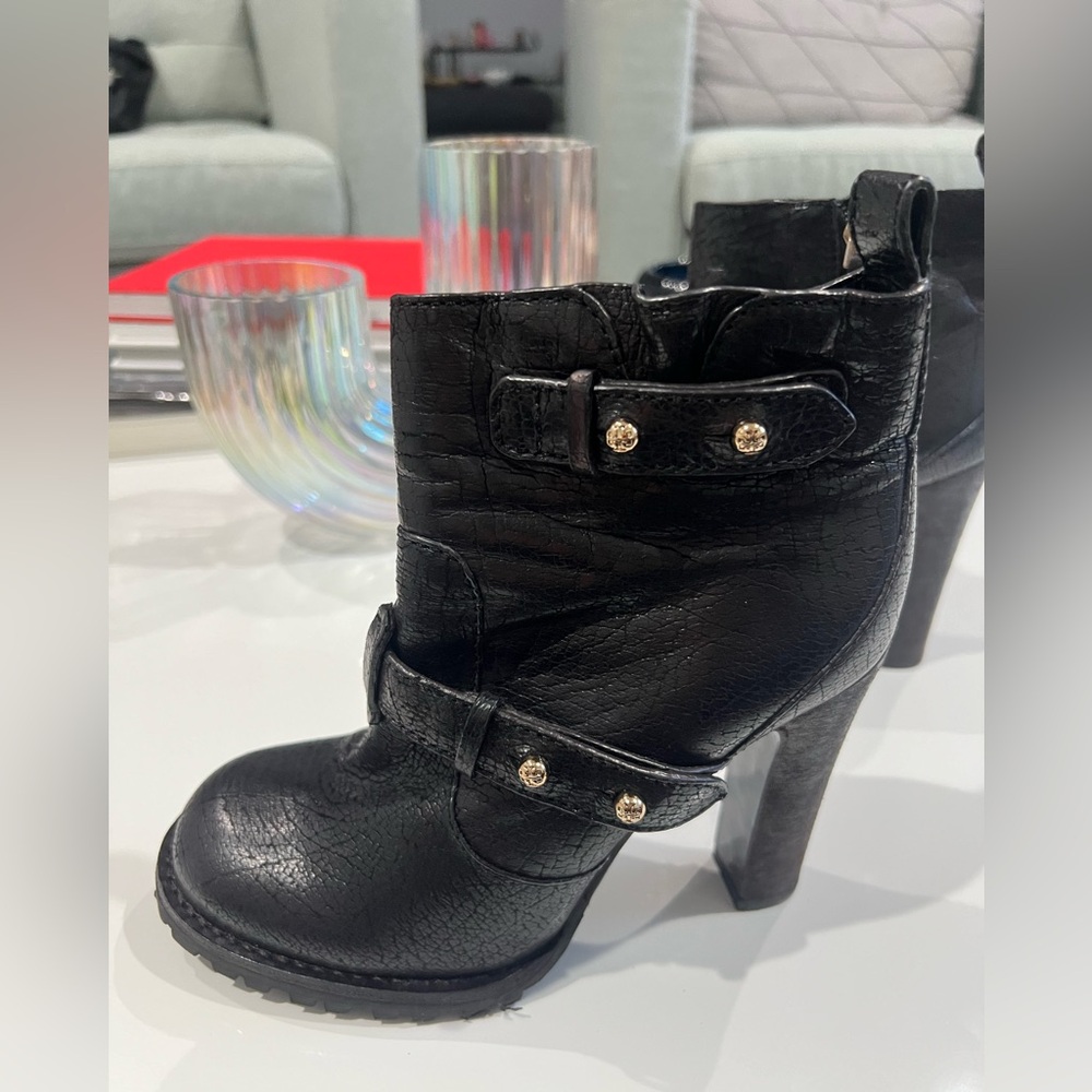 VINTAGE Y2K Tory Burch Black Landers Ankle Boot Moto Gold Stud Leather Heel 7